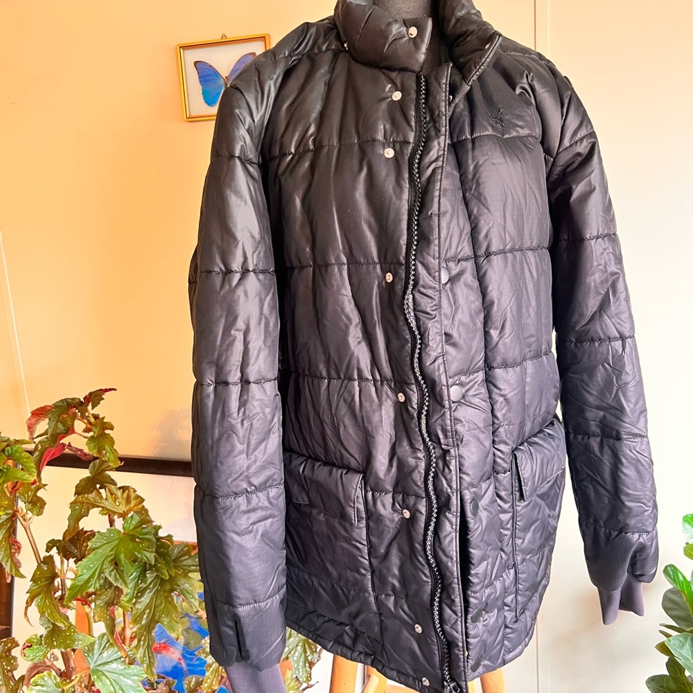 Pumas men’s size large puffer jacket, waterproof excellent used condition